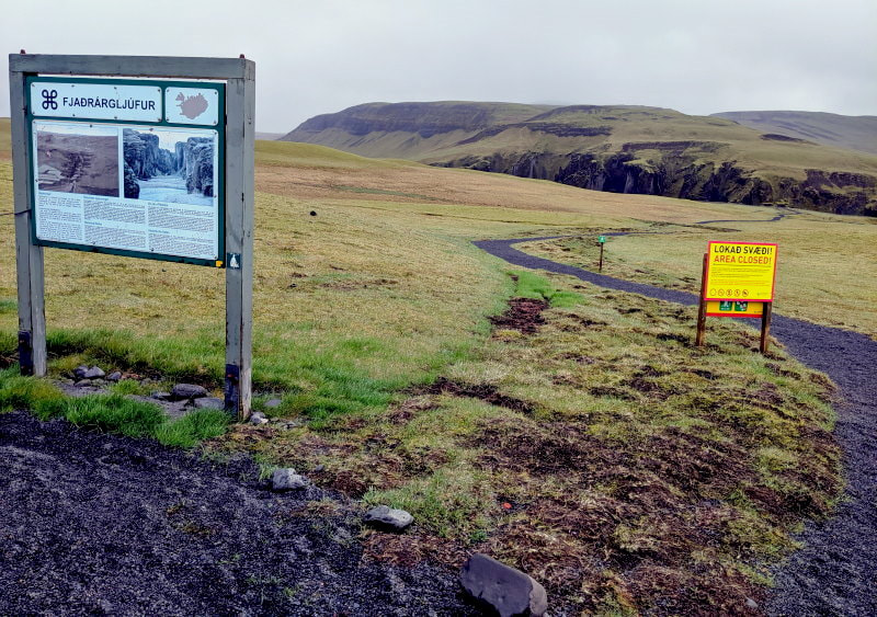 Fjaðrárgljúfur Canyon - Waterfall End