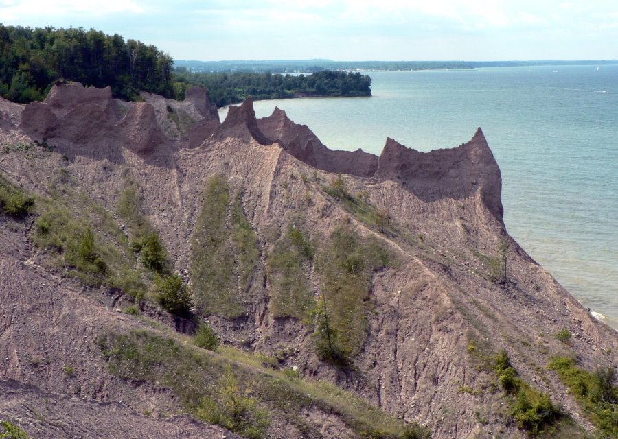 Chimney Bluffs State Park